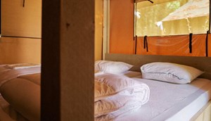 Safaritent Woody - master bedroom