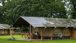 Safaritent with sanitary