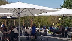 Restaurant - terrace with lake view
