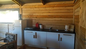 Safari lodge with bathroom