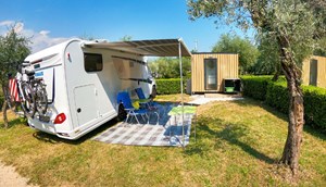 Camping pitch with electricity and private sanitary