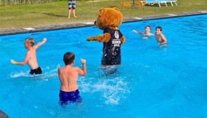 Animation - Borky in swimming pool