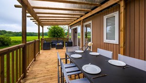 Mobile home Prestige Deluxe airco - spacious covered wooden veranda
