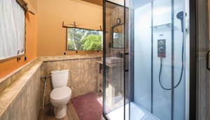 Grand Lodge bathroom