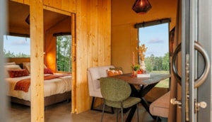Safaritent Forest Lodge - dining table