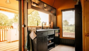 Safaritent Forest Lodge - kitchen